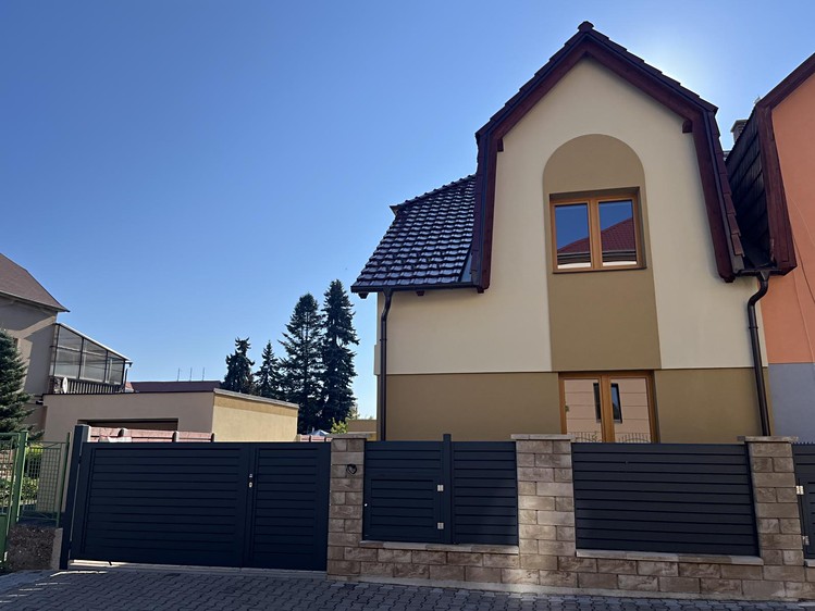 Prodej rodinného domu 152 m², pozemek 710 m² - foto 2