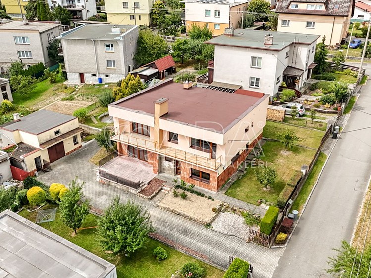 Prodej rodinného domu 230 m², pozemek 846 m² - foto 2