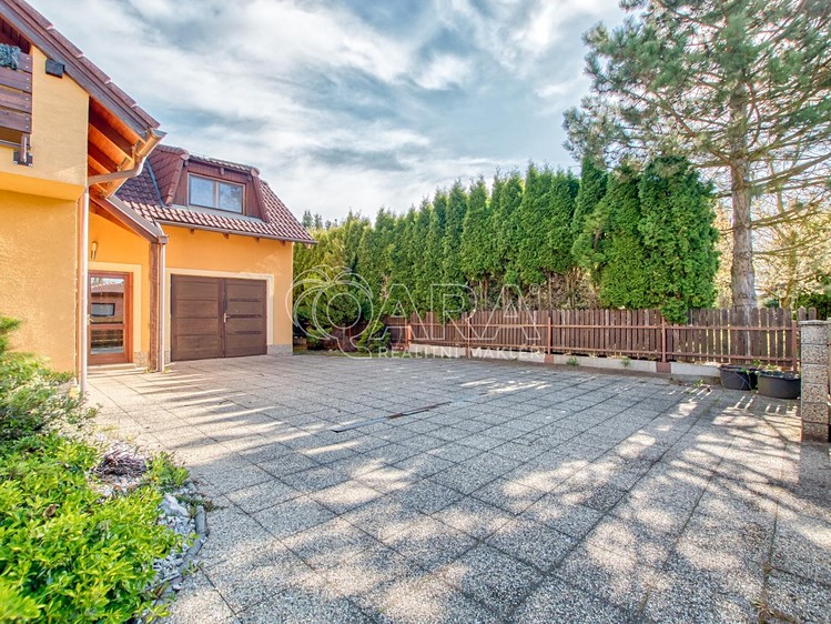 Prodej rodinného domu 233 m², pozemek 885 m² - foto 6