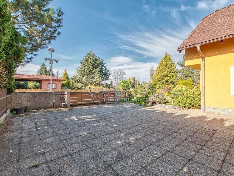Prodej rodinného domu 233 m², pozemek 885 m² - foto 7