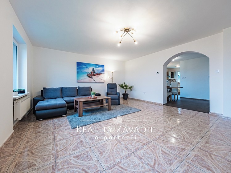 Prodej rodinného domu 204 m², pozemek 755 m² - foto 3