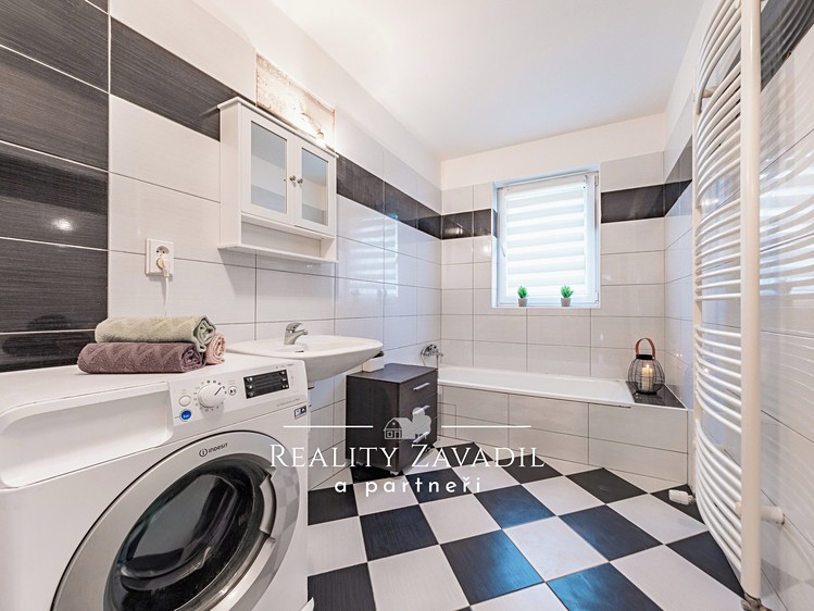 Prodej rodinného domu 204 m², pozemek 755 m² - foto 7
