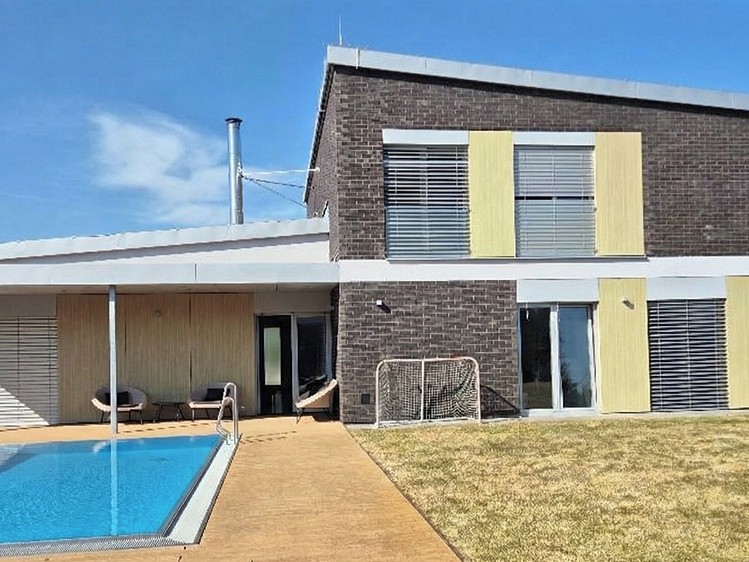Prodej rodinného domu 365 m², pozemek 1 618 m² - foto 1
