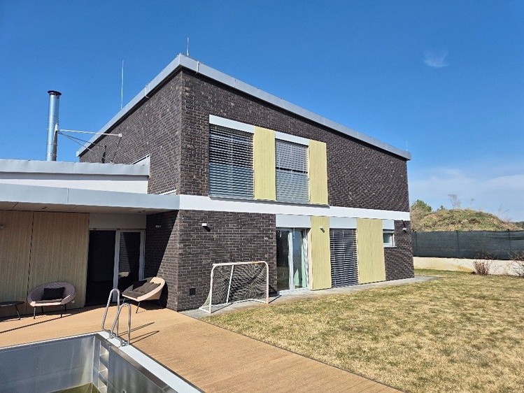 Prodej rodinného domu 365 m², pozemek 1 618 m² - foto 2