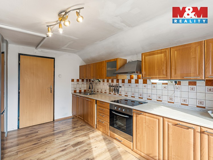 Prodej rodinného domu 98 m², pozemek 300 m² - foto 2