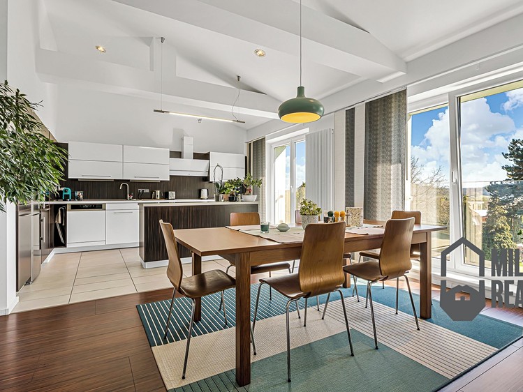 Prodej rodinného domu 401 m², pozemek 668 m² - foto 3