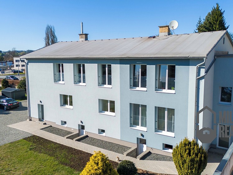 Prodej rodinného domu 401 m², pozemek 668 m² - foto 1