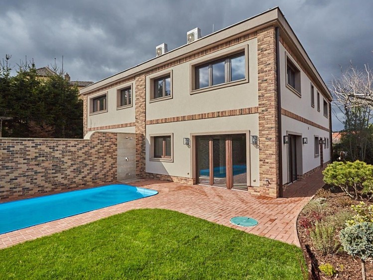 Pronájem rodinného domu 184 m², pozemek 432 m² - foto 1