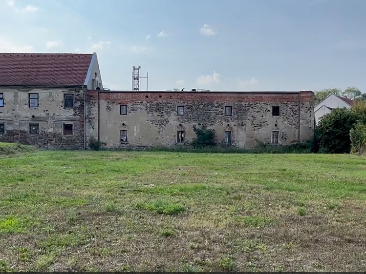 Prodej stavebního pozemku 2 200 m² - foto 2