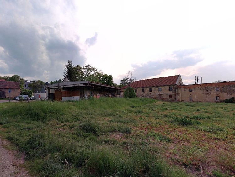 Prodej stavebního pozemku 2 200 m² - foto 1