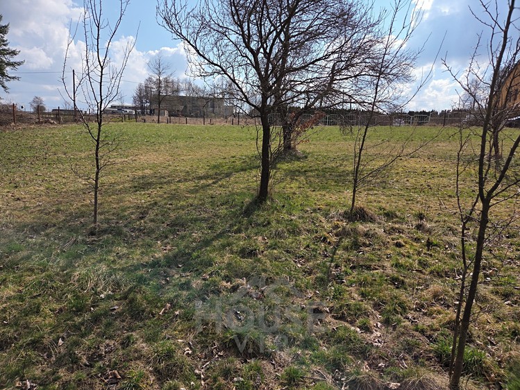 Prodej stavebního pozemku 845 m² - foto 2