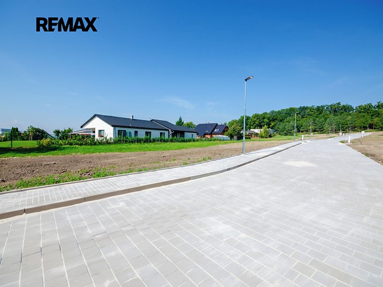 Prodej stavebního pozemku 1 060 m² - foto 6