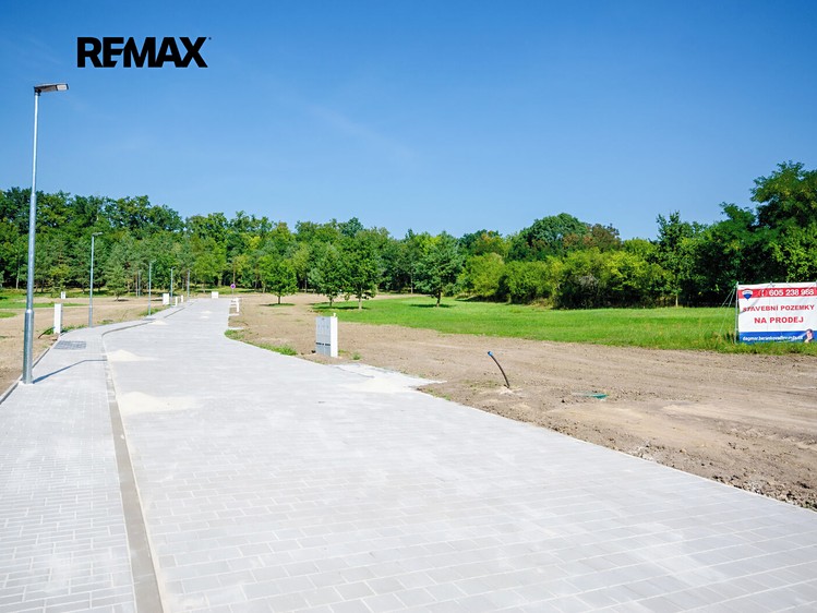 Prodej stavebního pozemku 1 060 m² - foto 3