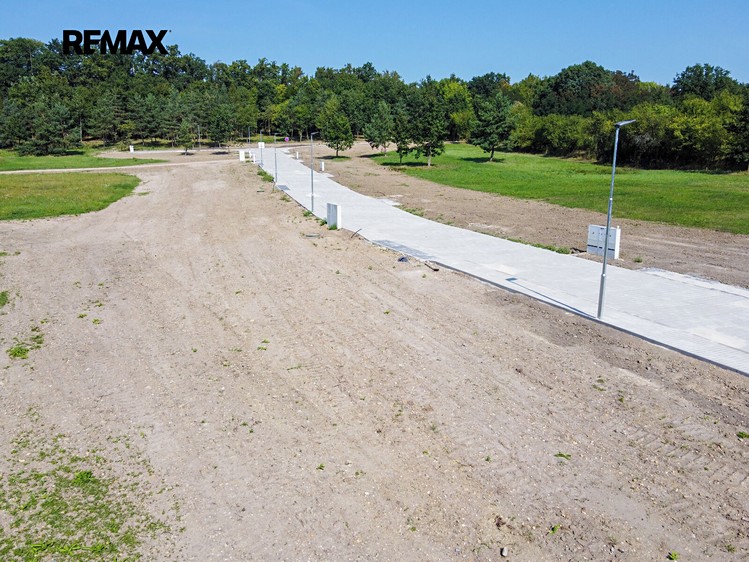 Prodej stavebního pozemku 1 060 m² - foto 4
