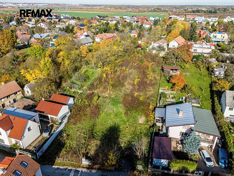 Prodej  stavebního pozemku 1 976 m² - foto 6