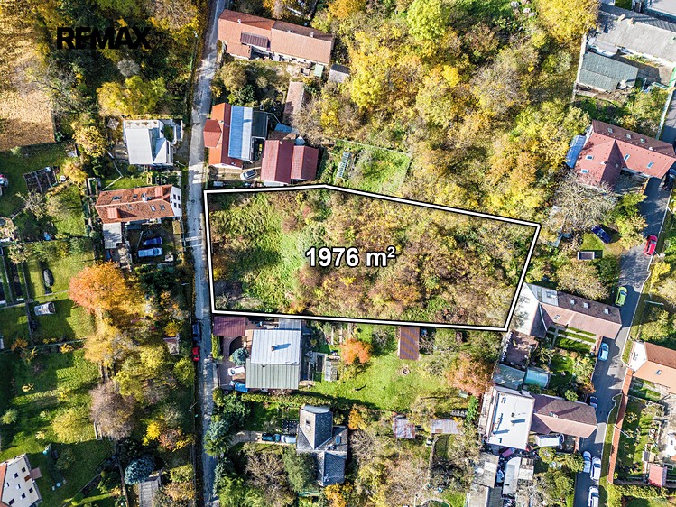 Prodej  stavebního pozemku 1 976 m² - foto 5