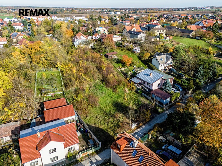 Prodej  stavebního pozemku 1 976 m² - foto 7