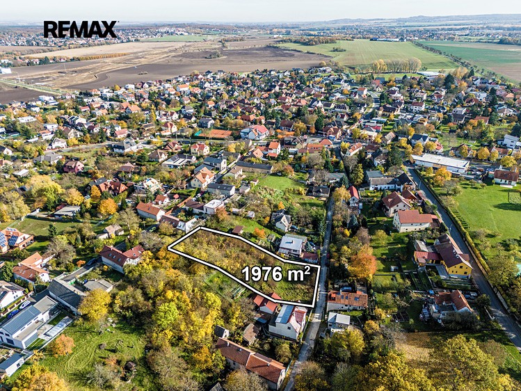 Prodej  stavebního pozemku 1 976 m² - foto 4