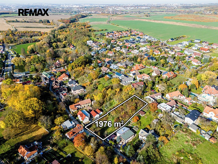 Prodej  stavebního pozemku 1 976 m² - foto 3