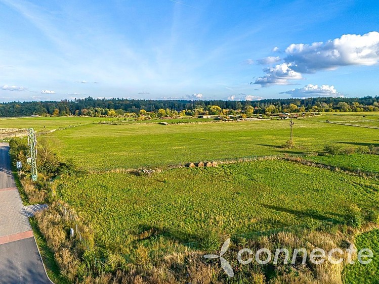 Prodej stavebního pozemku 977 m² - foto 1