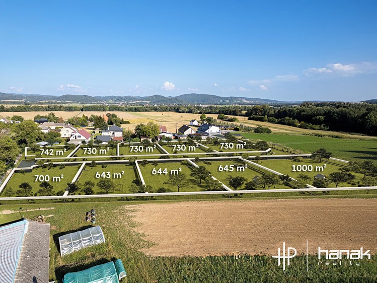Prodej stavebního pozemku 730 m² - foto 1
