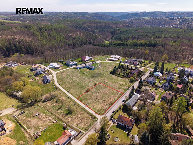 Prodej stavebního pozemku 2 049 m² - foto 1