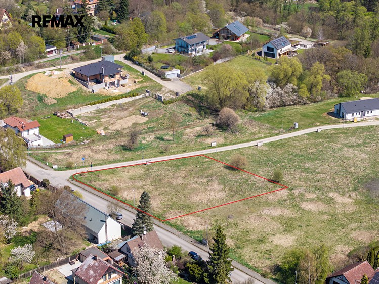 Prodej stavebního pozemku 2 049 m² - foto 3