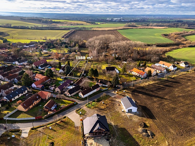 Prodej stavebního pozemku 1 388 m² - foto 4