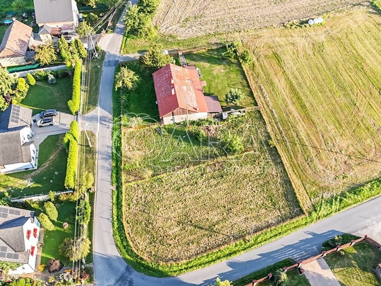 Prodej stavebního pozemku 2 139 m² - foto 1