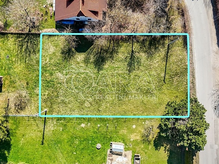 Prodej stavebního pozemku 1 015 m² - foto 2
