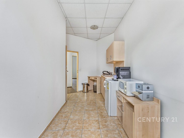 Pronájem kanceláře 139 m² - foto 6