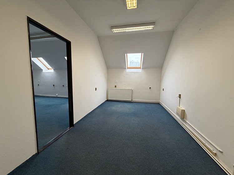 Pronájem kanceláře 130 m² - foto 8