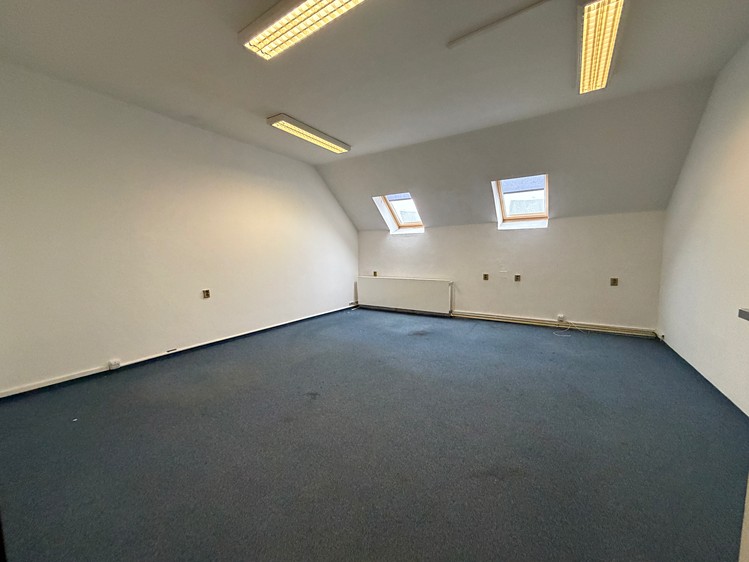 Pronájem kanceláře 130 m² - foto 7