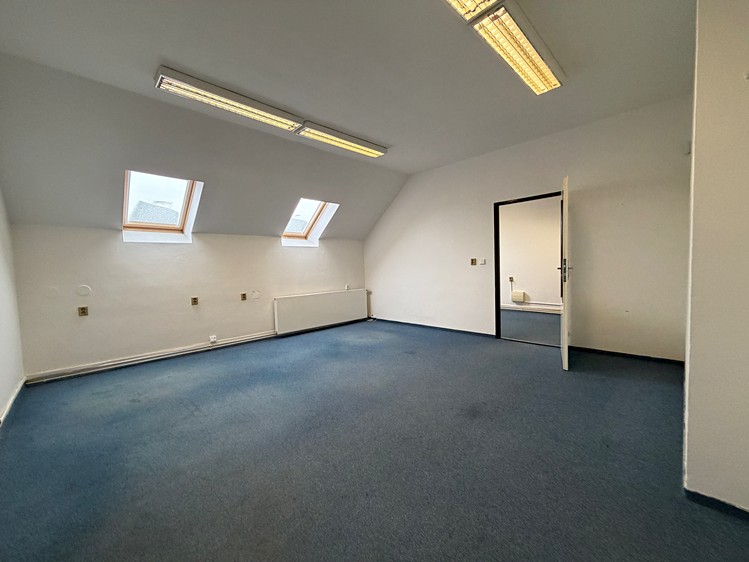Pronájem kanceláře 130 m² - foto 2