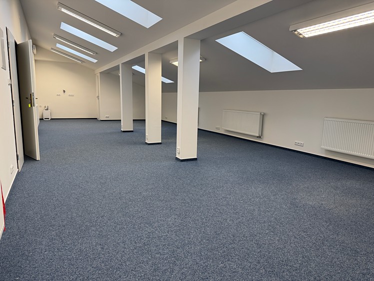 Pronájem kanceláře 130 m² - foto 1
