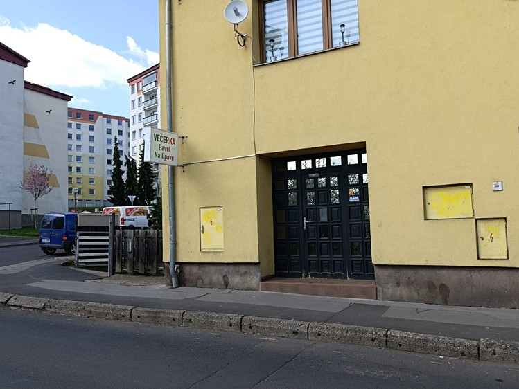 Pronájem obchodního prostoru 85 m² - foto 1