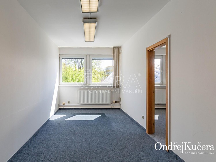 Pronájem kanceláře 191 m² - foto 8