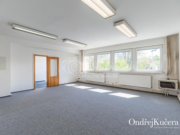 Pronájem kanceláře 191 m² - foto 1
