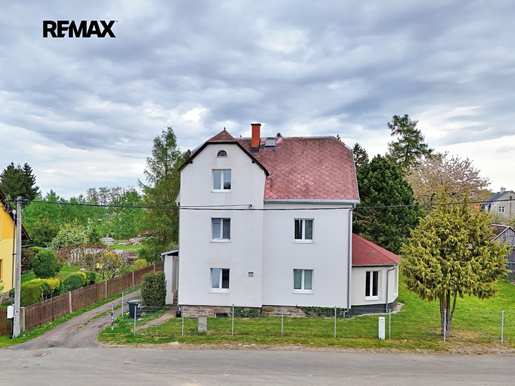 Prodej rodinného domu 280 m², pozemek 649 m² - foto 1