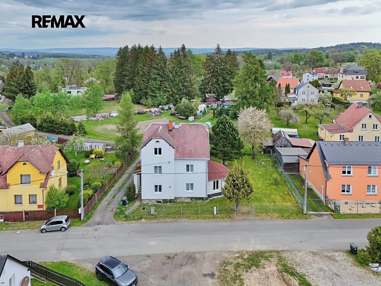 Prodej rodinného domu 280 m², pozemek 649 m² - foto 2