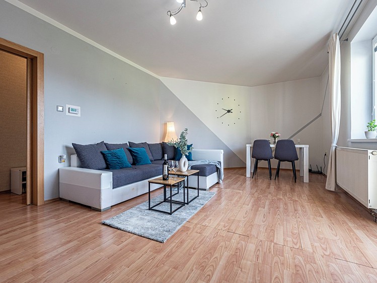 Prodej bytu 2+1 56 m² - foto 2