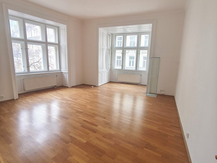 Pronájem bytu 3+1 111 m² - foto 1