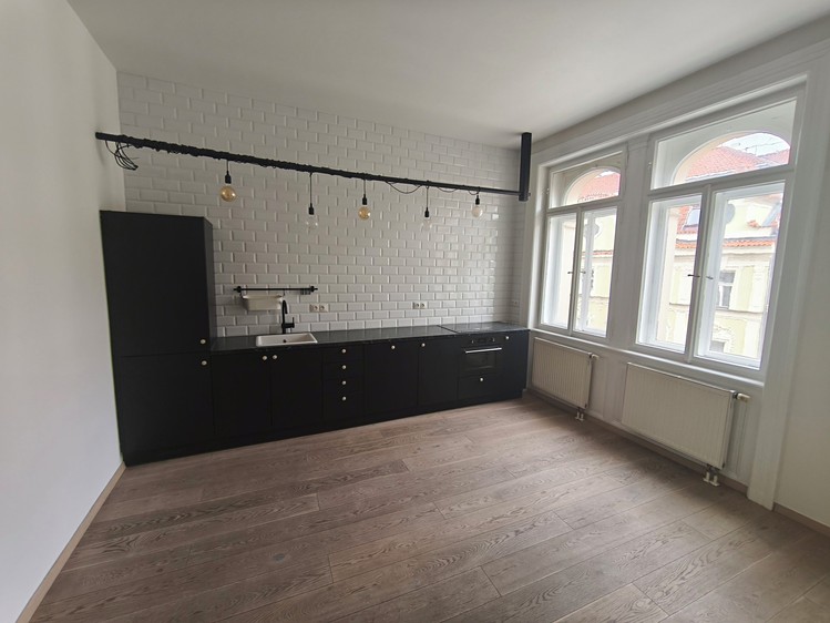 Pronájem bytu 4+1 119 m² - foto 1