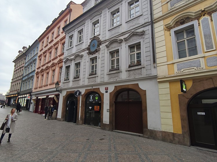 Pronájem bytu 3+1 86 m² - foto 2