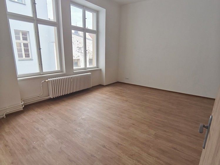 Pronájem bytu 1+1 75 m² - foto 6