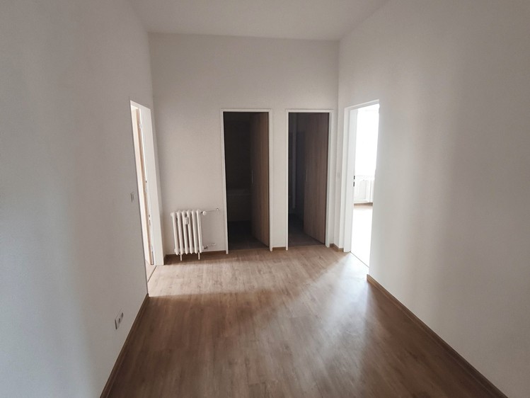 Pronájem bytu 1+1 75 m² - foto 3