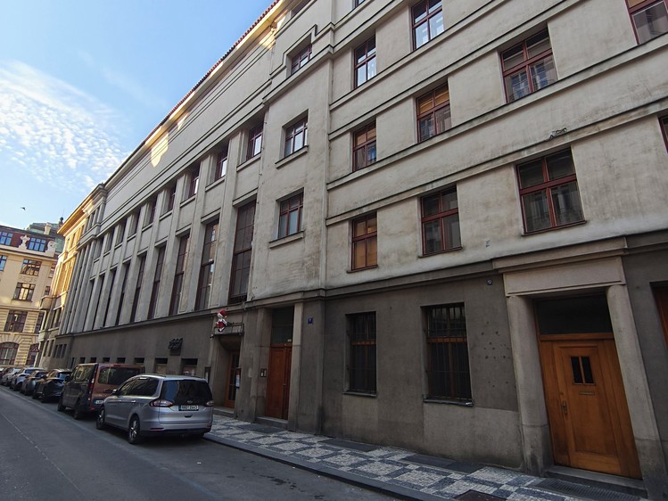 Pronájem bytu 2+1 84 m² - foto 1