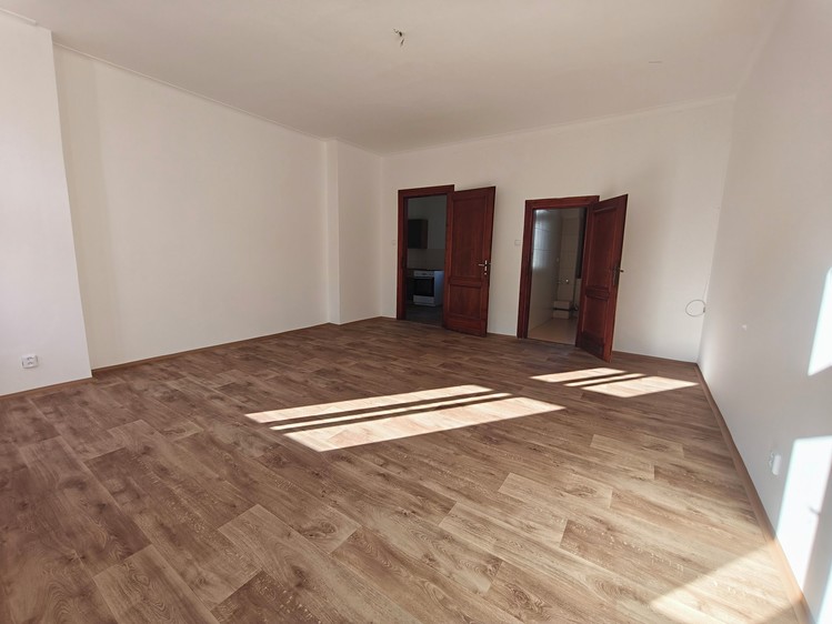Pronájem bytu 2+1 85 m² - foto 8