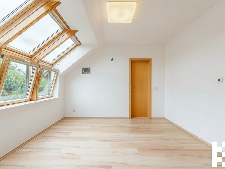 Prodej rodinného domu 151 m², pozemek 977 m² - foto 8