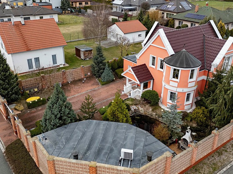 Prodej rodinného domu 153 m², pozemek 868 m² - foto 2